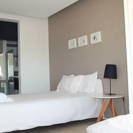 White Loft-glam&modern.aw View アパート リスボン